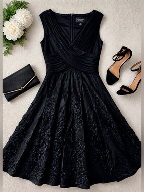 Adrianna Papell Black Cocktail Dress Fit & Flare Ruched Size 6
